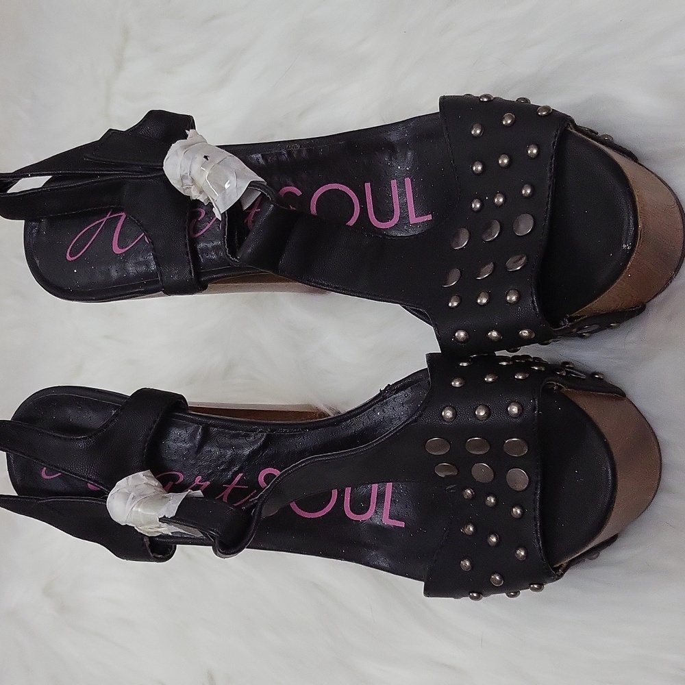 Brand New HEART SOUL OPEN TOE PLATFORM STUDDED HEELS 6.5
